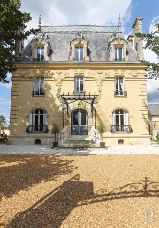 Dans un village du Perche, à une heure trente de Paris, un hôtel particulier des années 1900 entièrement rénové - photo  n°4
